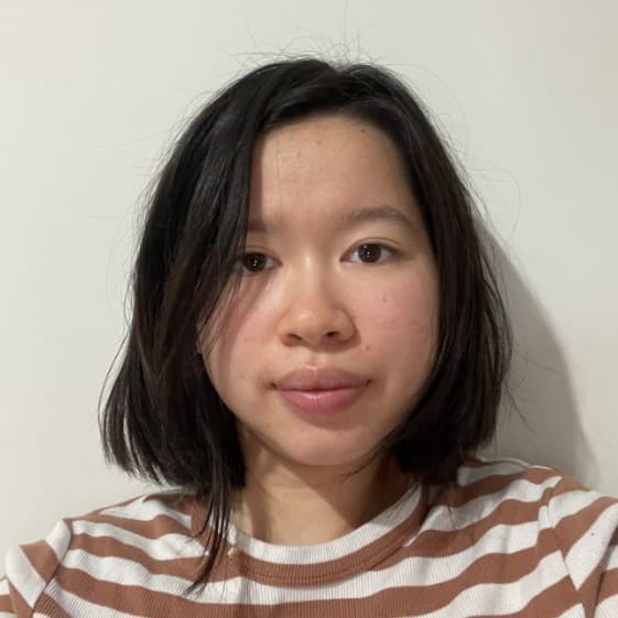 Profile photo of Louisa, tutor offering online and in-person lessons at KIS Academics