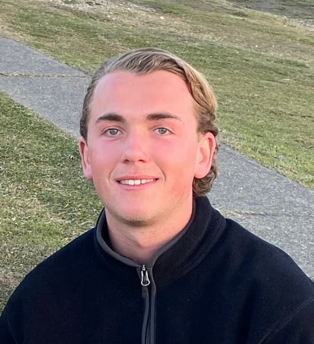 Profile photo of Seb, tutor offering online and in-person lessons at KIS Academics