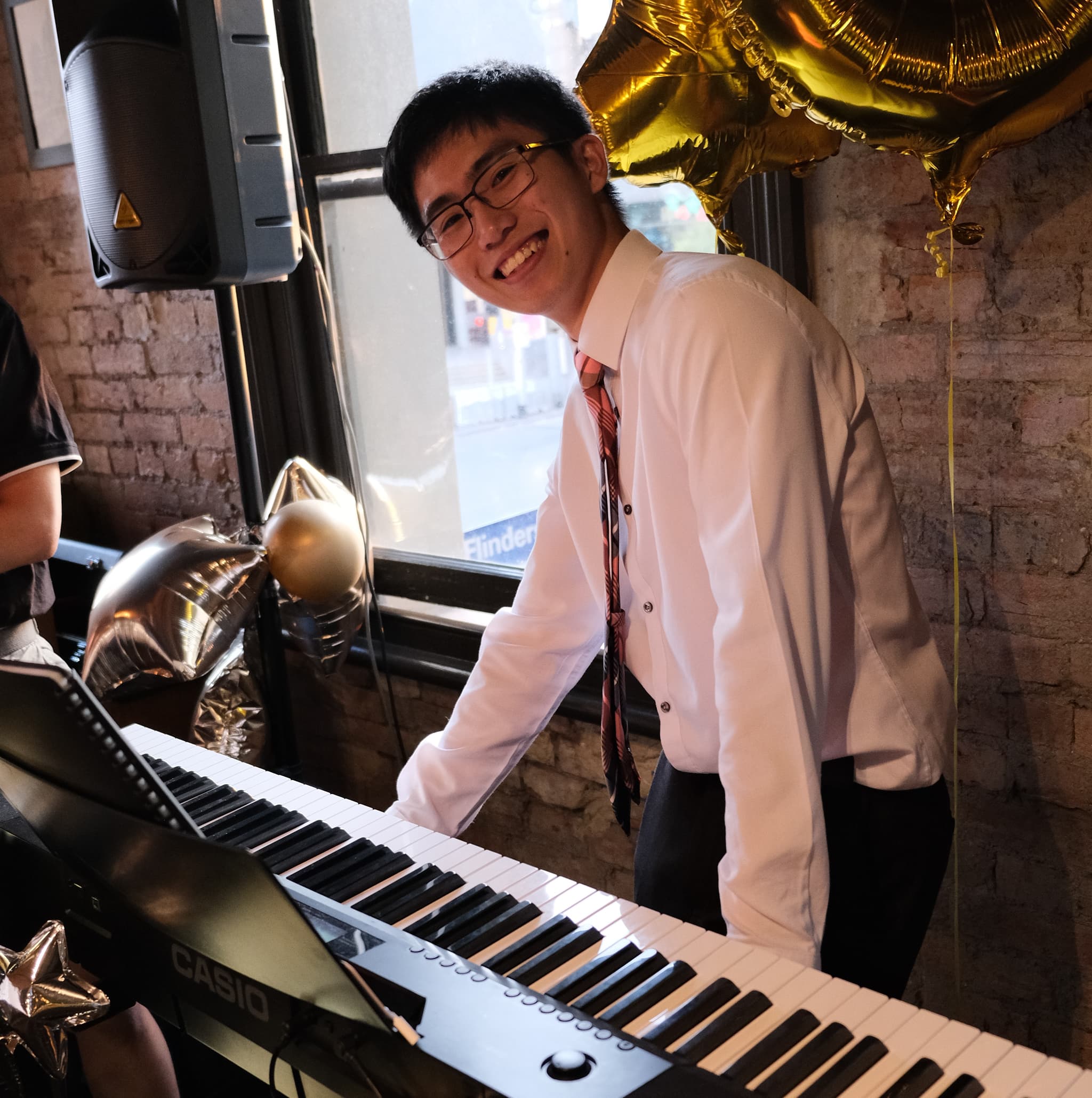 Profile photo of Oscar, tutor offering online and in-person lessons at KIS Academics