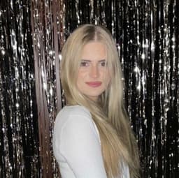 Amelie, tutor offering online and in-person lessons at KIS Academics