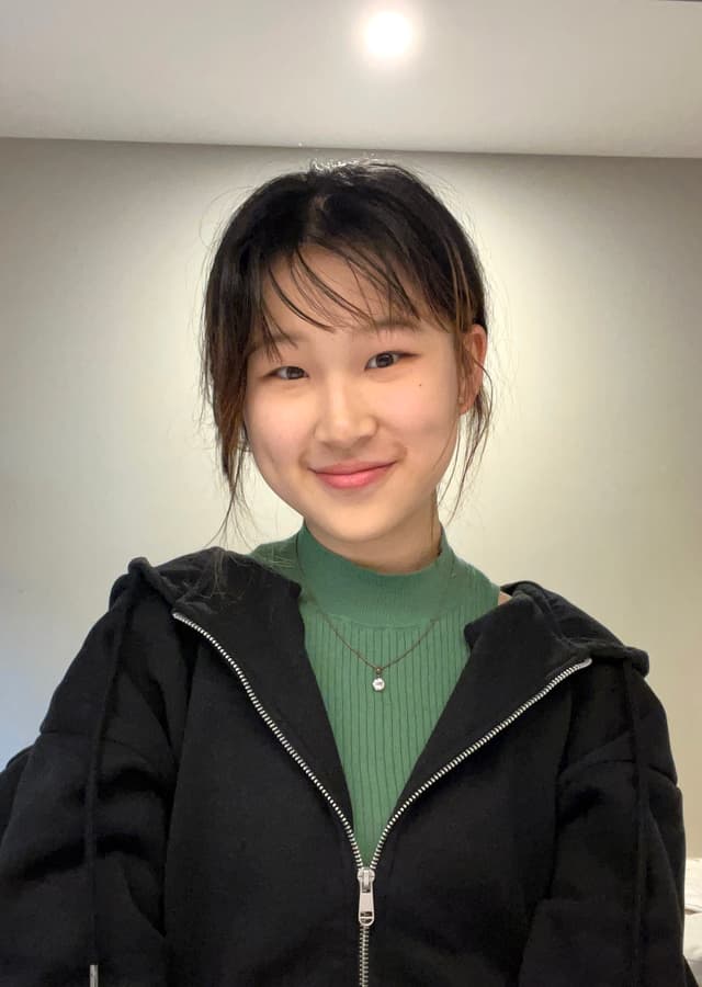 Profile photo of Ziyi, tutor offering online and in-person lessons at KIS Academics
