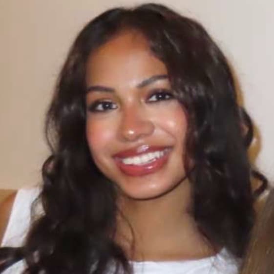 Profile photo of Zayma, tutor offering online and in-person lessons at KIS Academics