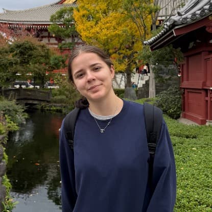 Profile photo of Bella, tutor offering online and in-person lessons at KIS Academics