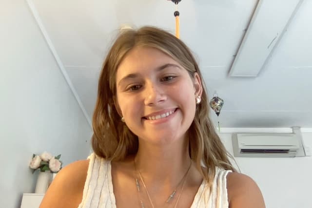 Profile photo of Josie, tutor offering online and in-person lessons at KIS Academics